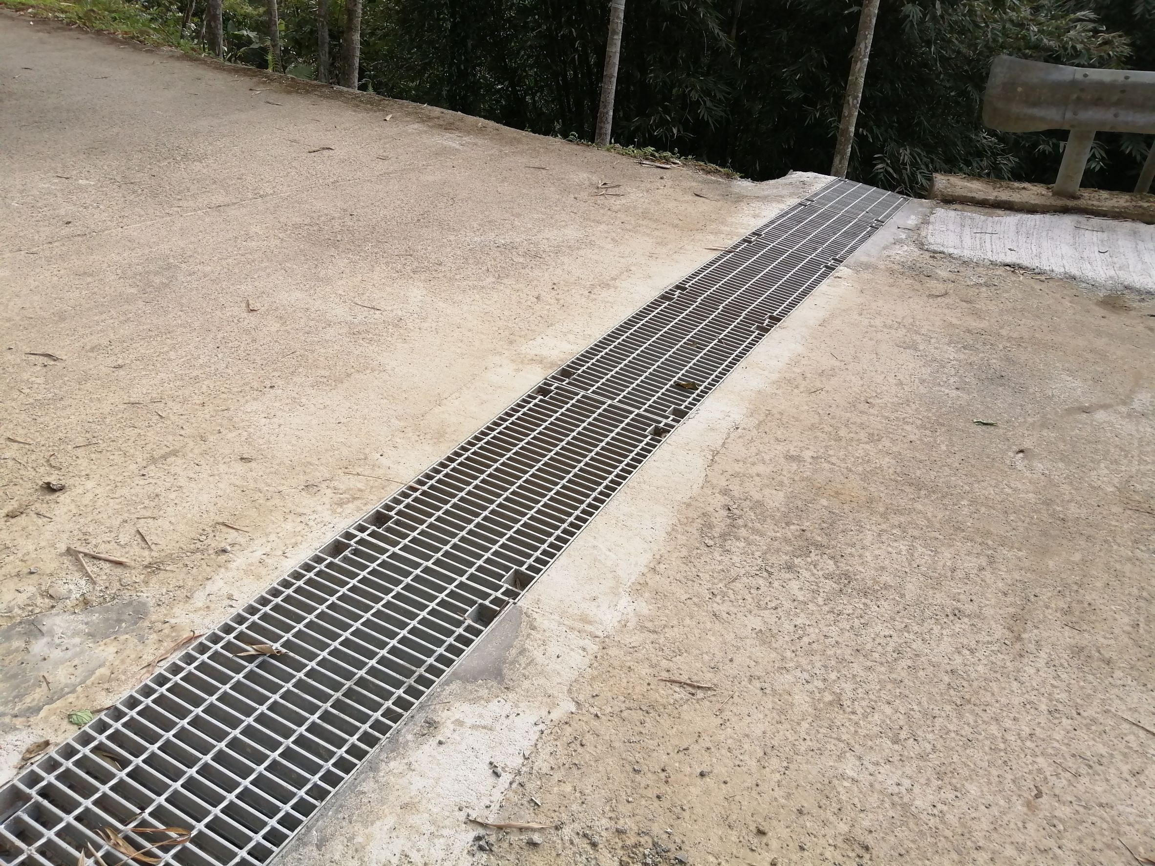 施工後道路截水溝設置改善完成